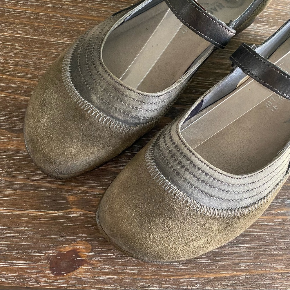 Naot Kirei Leather Mary Jane Flat Sandal Womens 41 US 10 -10.5 Soft Green Pewter